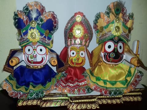 Lord Jagannath Balabhadra Subhadra Idols 6 Inch (15 CM) With Dias And Dress